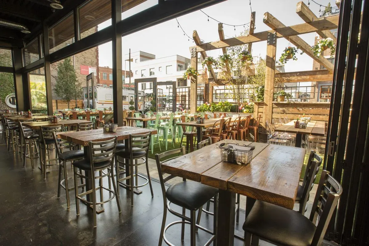 Paradise Park Patio - Top Brunch Restaurants Chicago No-Reservation NextMe Waitlist App